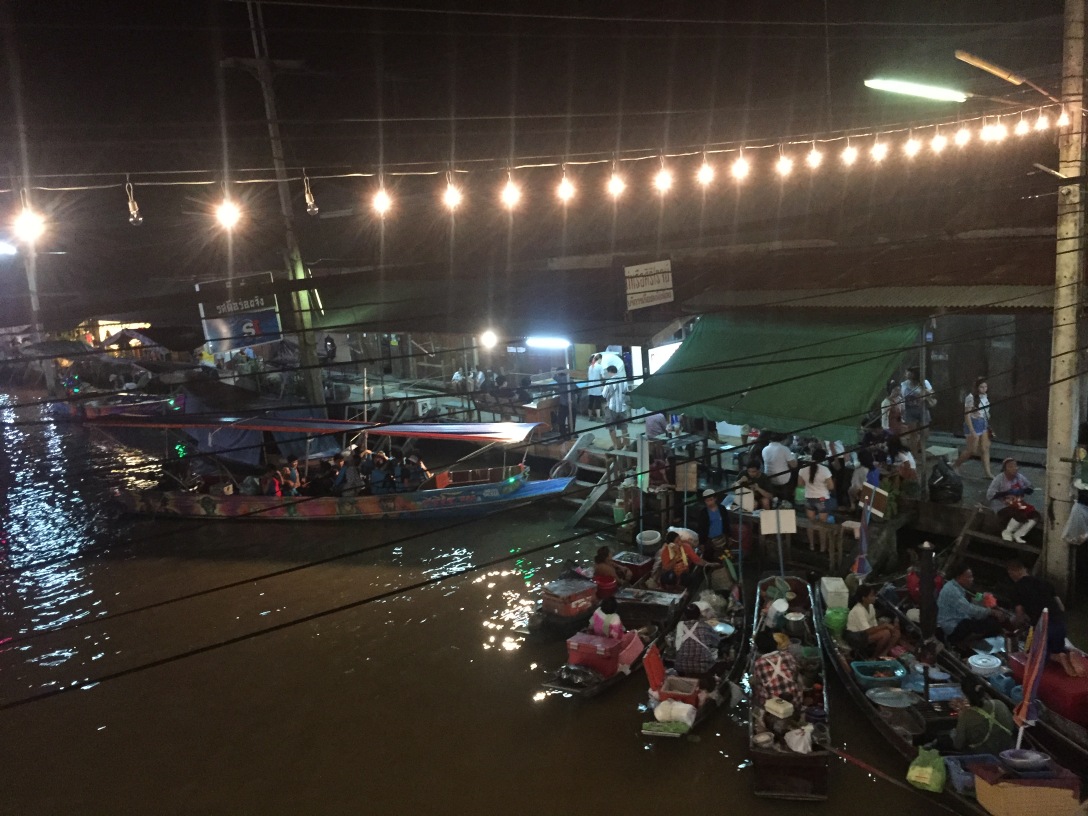 Amaphawa Floating Market